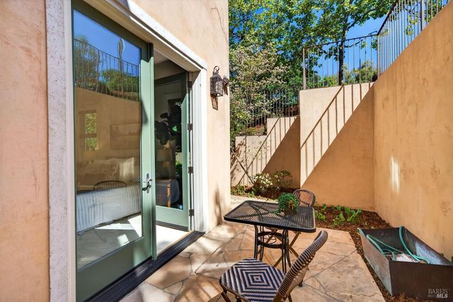 418 Saint Andrews Dr, Napa, CA 94558