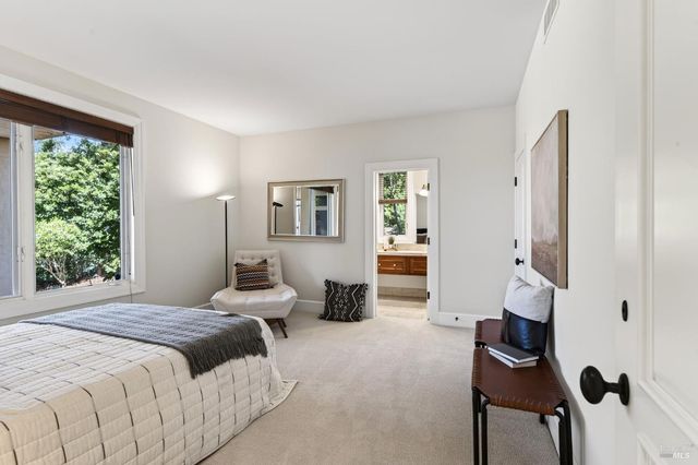 418 Saint Andrews Dr, Napa, CA 94558