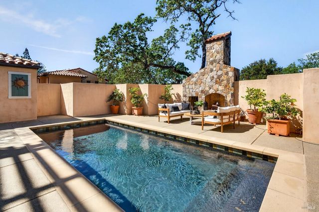 418 Saint Andrews Dr, Napa, CA 94558