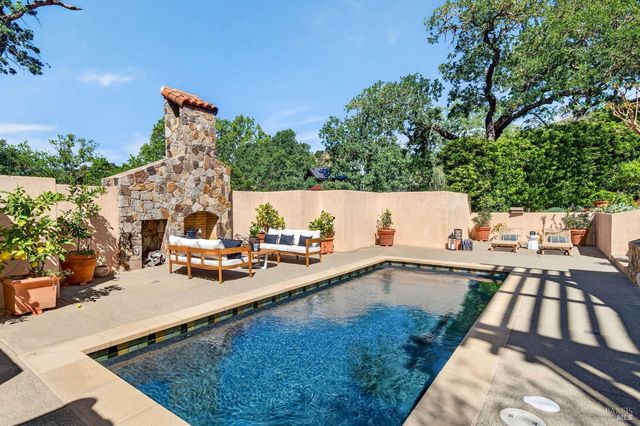 418 Saint Andrews Dr, Napa, CA 94558