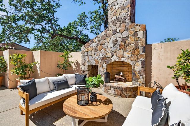 418 Saint Andrews Dr, Napa, CA 94558