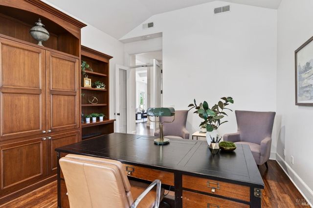 418 Saint Andrews Dr, Napa, CA 94558