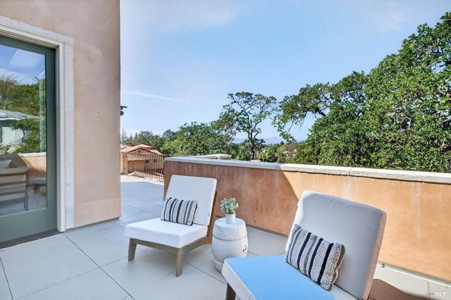 418 Saint Andrews Dr, Napa, CA 94558