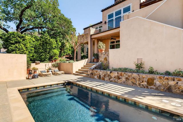 418 Saint Andrews Dr, Napa, CA 94558