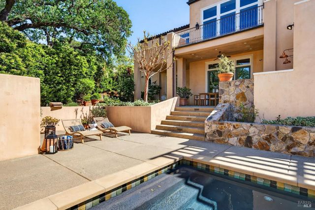 418 Saint Andrews Dr, Napa, CA 94558