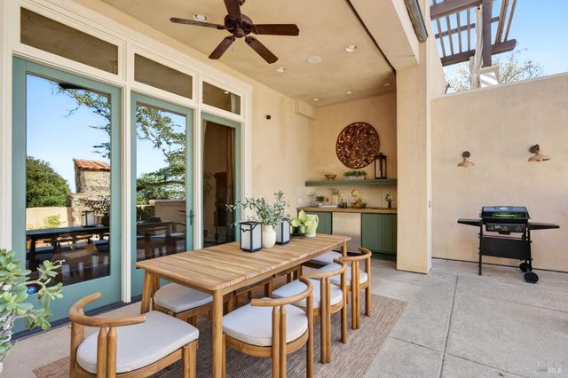 418 Saint Andrews Dr, Napa, CA 94558