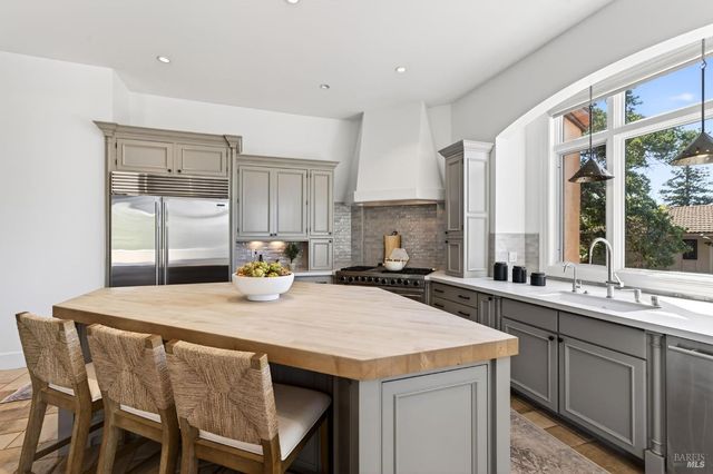 418 Saint Andrews Dr, Napa, CA 94558