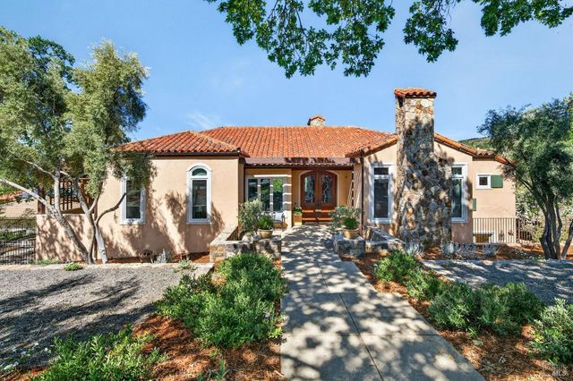 418 Saint Andrews Dr, Napa, CA 94558