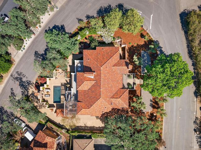 418 Saint Andrews Dr, Napa, CA 94558