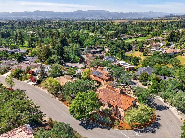 418 Saint Andrews Dr, Napa, CA 94558