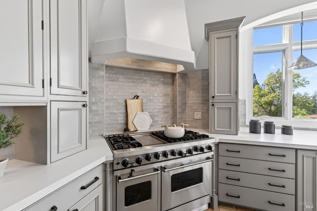 418 Saint Andrews Dr, Napa, CA 94558