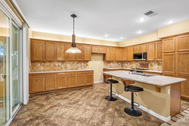 12704 Shallow Water Court, Bakersfield, CA 93312