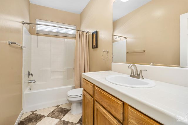 12704 Shallow Water Court, Bakersfield, CA 93312