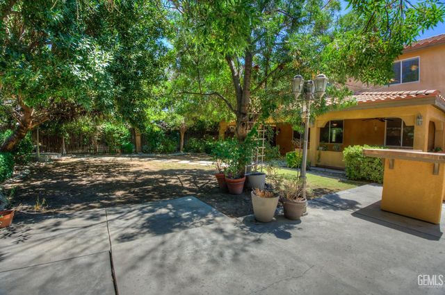 12704 Shallow Water Court, Bakersfield, CA 93312