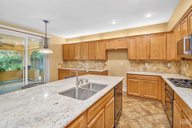12704 Shallow Water Court, Bakersfield, CA 93312