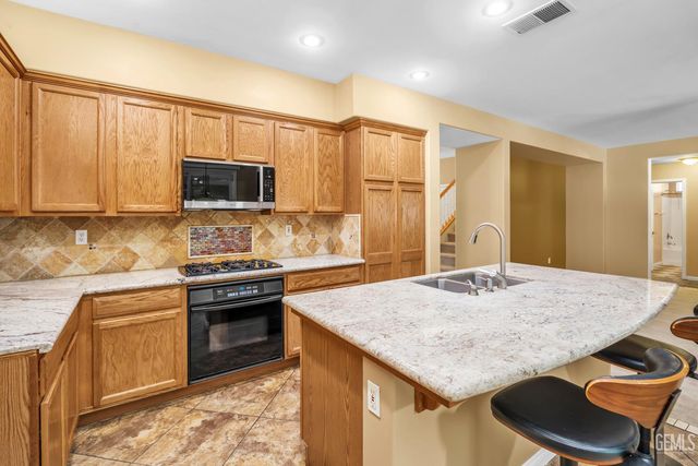 12704 Shallow Water Court, Bakersfield, CA 93312