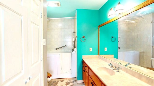 1209 Omohundro St, Rockport, TX 78382