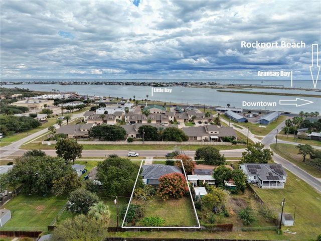 1209 Omohundro St, Rockport, TX 78382