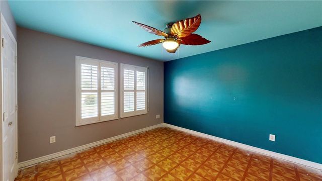 1209 Omohundro St, Rockport, TX 78382