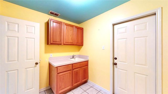 1209 Omohundro St, Rockport, TX 78382