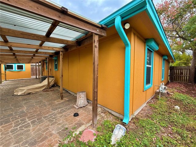 1209 Omohundro St, Rockport, TX 78382