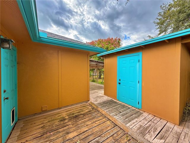 1209 Omohundro St, Rockport, TX 78382