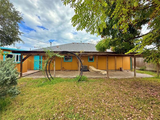 1209 Omohundro St, Rockport, TX 78382