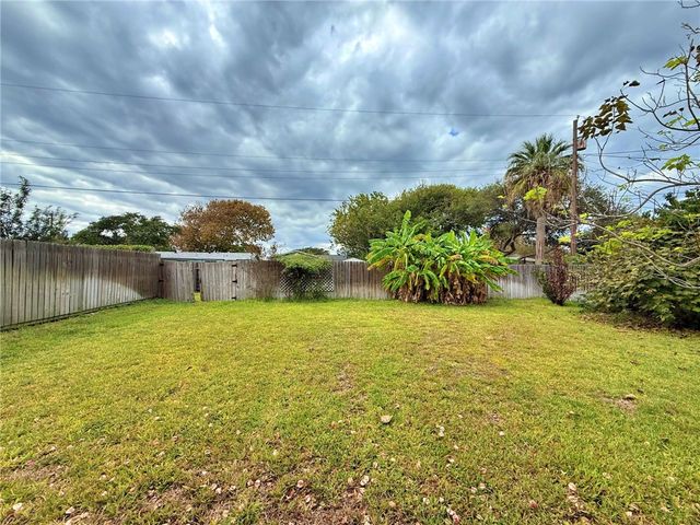 1209 Omohundro St, Rockport, TX 78382