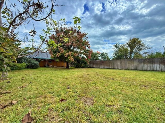 1209 Omohundro St, Rockport, TX 78382