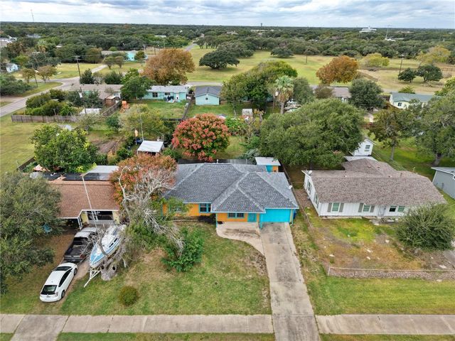 1209 Omohundro St, Rockport, TX 78382
