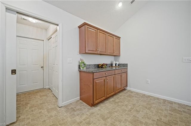 308 Timberline LOOP, Yorktown, VA 23692