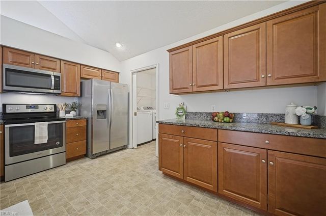 308 Timberline LOOP, Yorktown, VA 23692