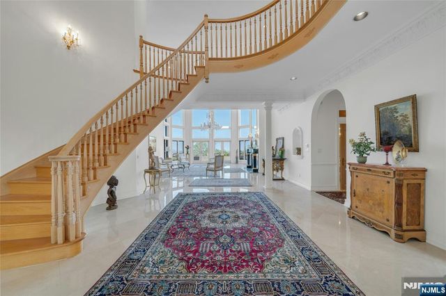 24 Club Way, Cedar Grove, NJ 07009