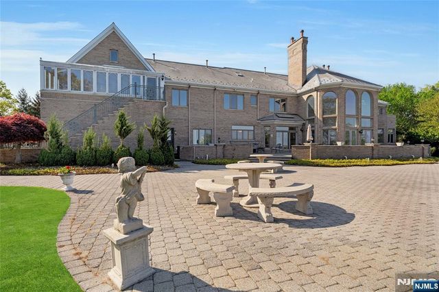 24 Club Way, Cedar Grove, NJ 07009
