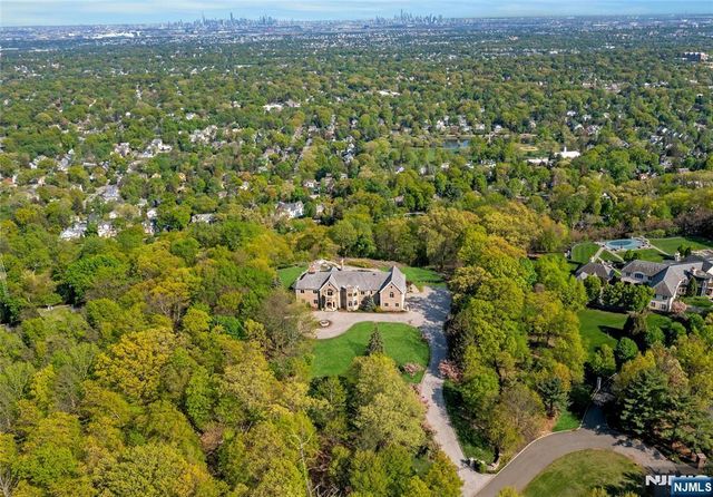 24 Club Way, Cedar Grove, NJ 07009