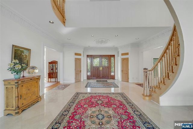 24 Club Way, Cedar Grove, NJ 07009