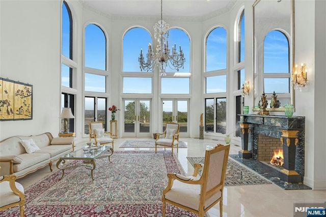 24 Club Way, Cedar Grove, NJ 07009
