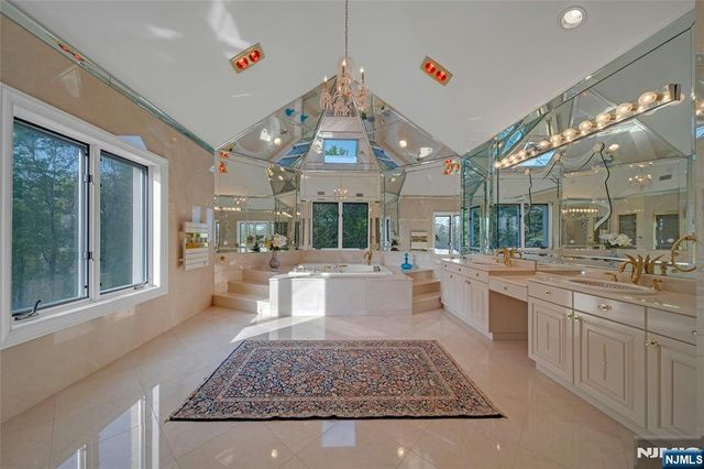 24 Club Way, Cedar Grove, NJ 07009