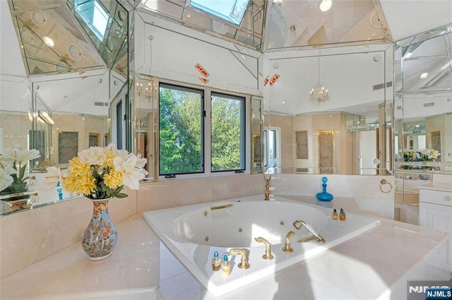24 Club Way, Cedar Grove, NJ 07009