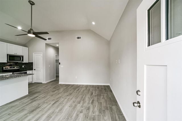 16613 E Lynbrook, Montgomery, TX 77316