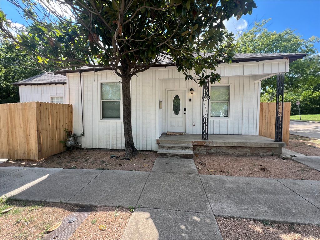 1200 New York Avenue, Fort Worth, TX 76104 — exterior