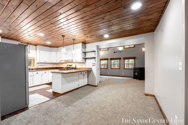 1360 E Bigelow Creek Trail, Newaygo, MI 49337