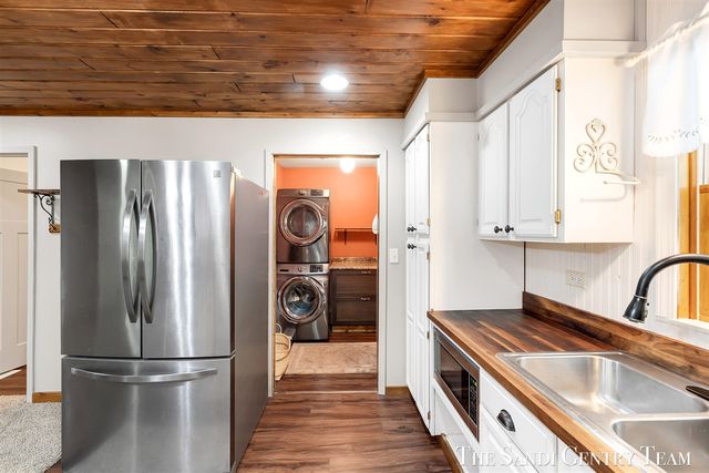 1360 E Bigelow Creek Trail, Newaygo, MI 49337