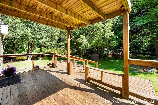1360 E Bigelow Creek Trail, Newaygo, MI 49337