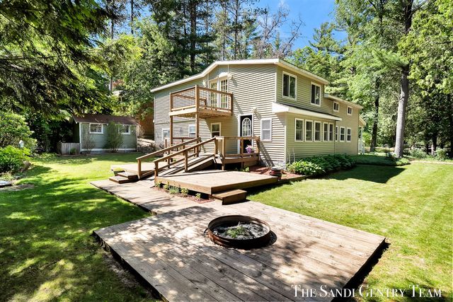 1360 E Bigelow Creek Trail, Newaygo, MI 49337