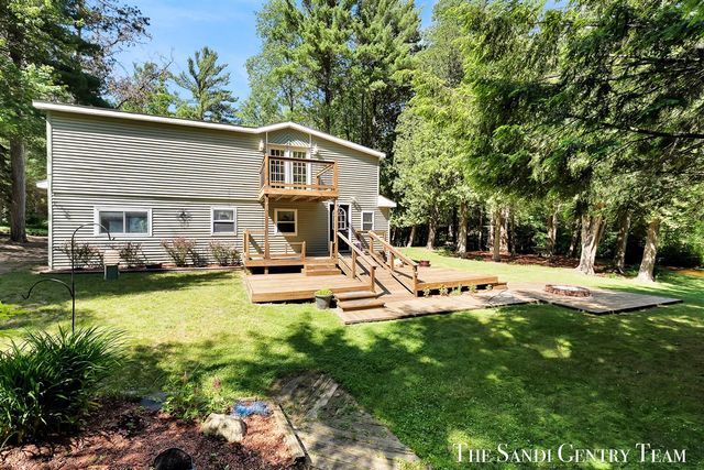 1360 E Bigelow Creek Trail, Newaygo, MI 49337