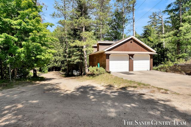 1360 E Bigelow Creek Trail, Newaygo, MI 49337