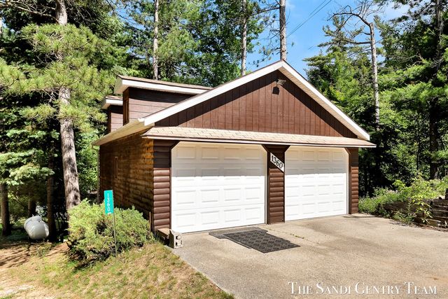 1360 E Bigelow Creek Trail, Newaygo, MI 49337