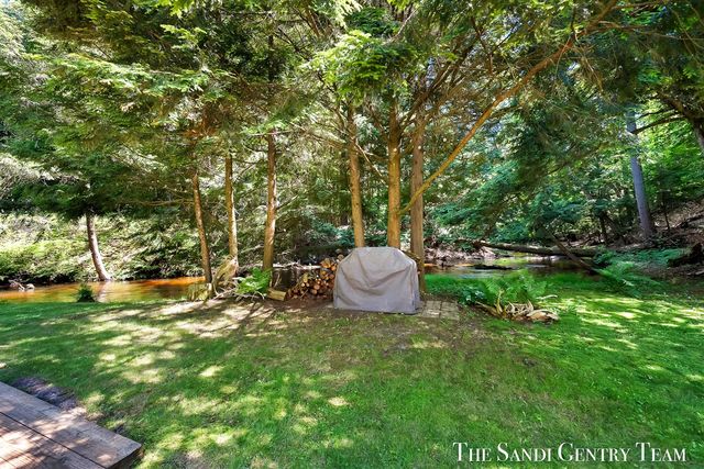 1360 E Bigelow Creek Trail, Newaygo, MI 49337