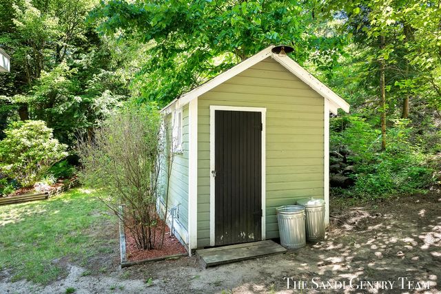 1360 E Bigelow Creek Trail, Newaygo, MI 49337